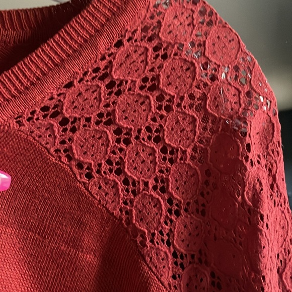 Long Sleeve Top with Design l Medium - Picture 3 of 4